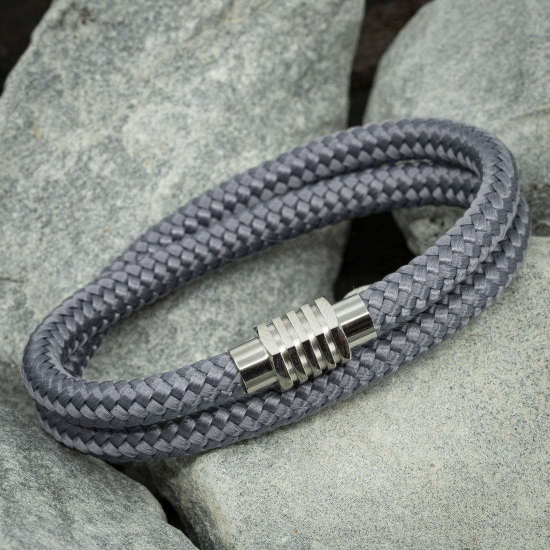 Eigenes Paracord-Armband – graues Seil