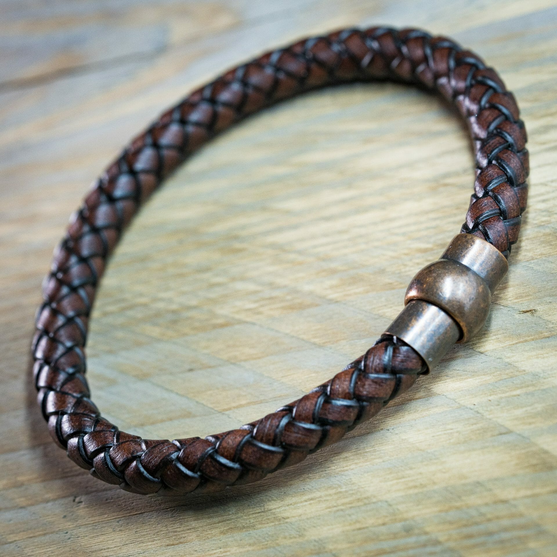 Wikinger-Armband aus Kupfer – Geflochtenes braunes Leder